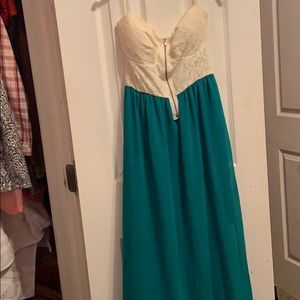 Long sleeveless dress